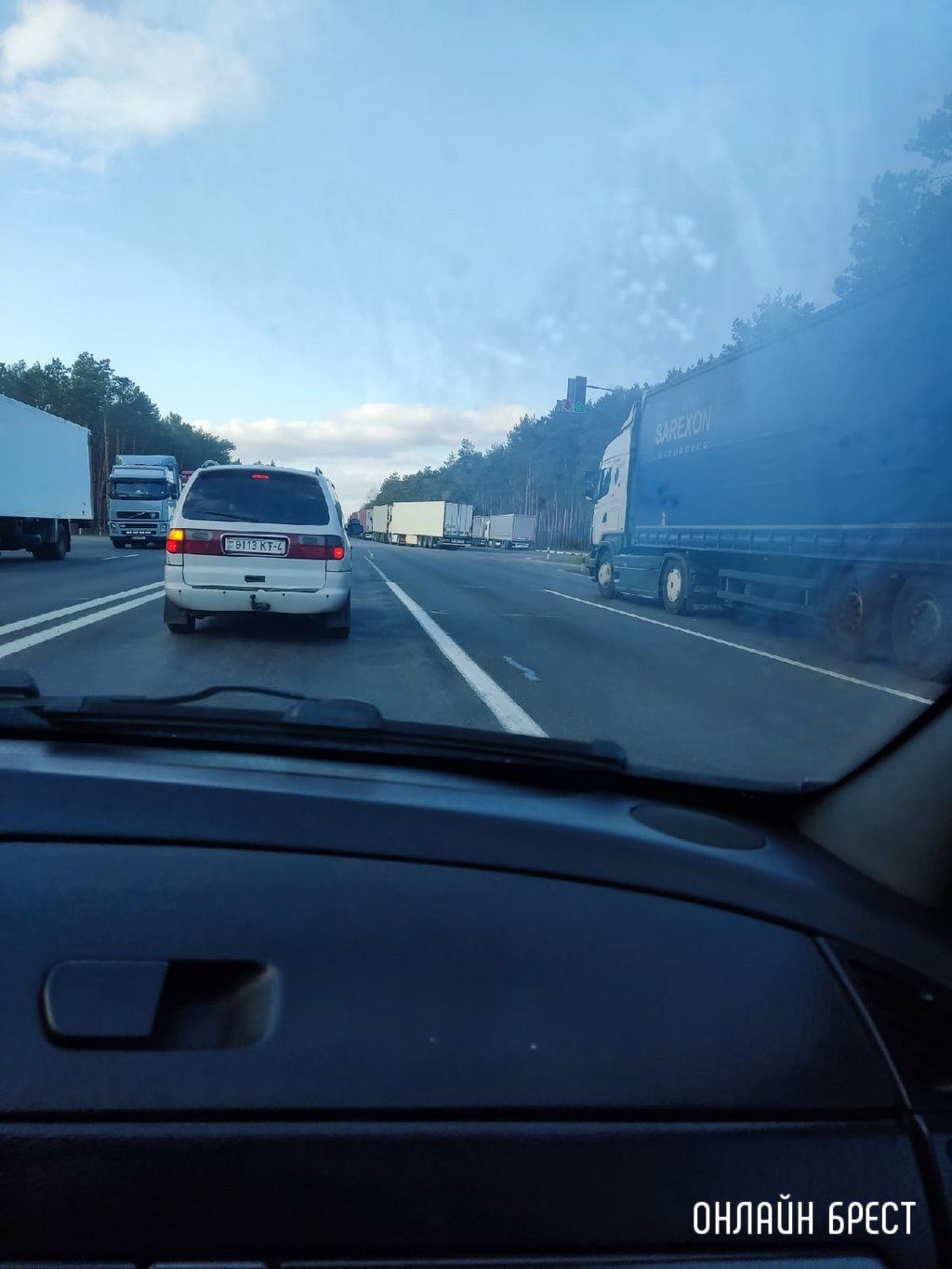 Читатель: Сегодняшняя очередь с М1 в сторону Козлович