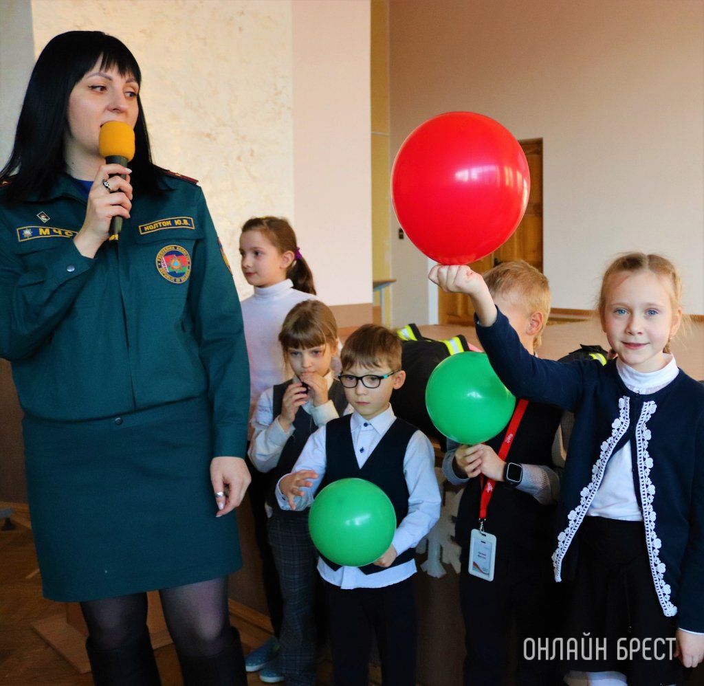 Читатель: Праздник для детей в рамках республиканской акции «Безопасный Новый год» в средней школе № 28 г. Бреста