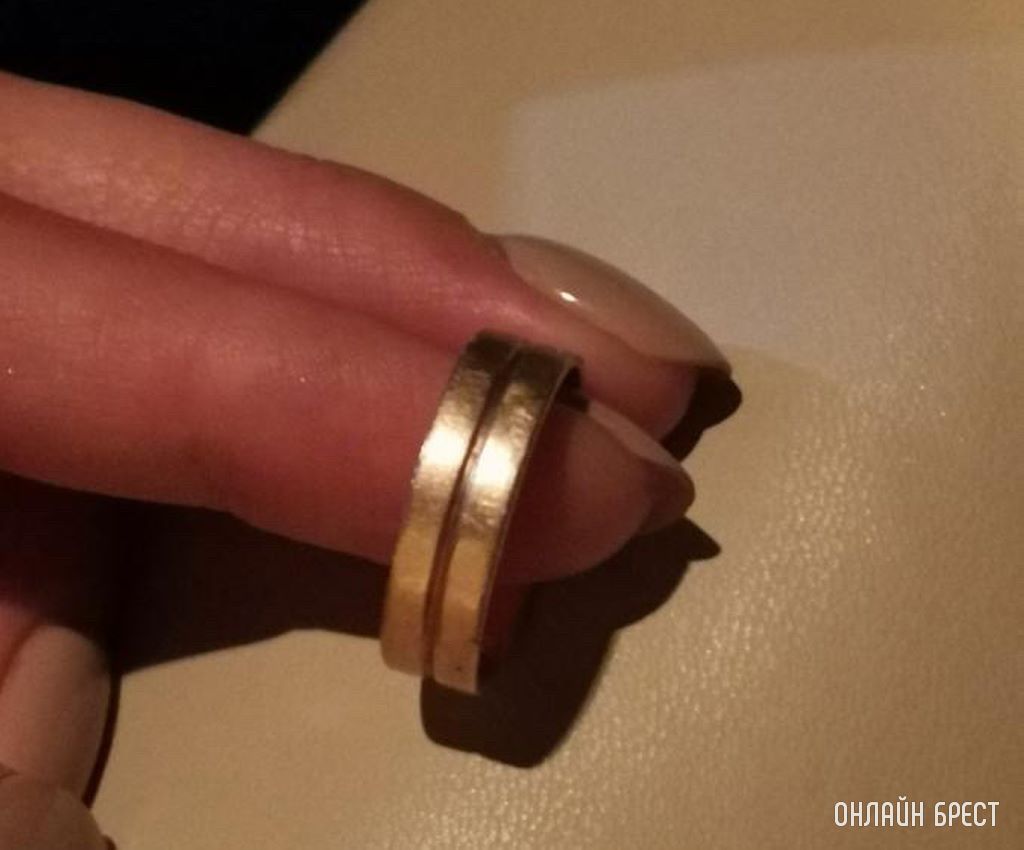 Помогите найти владельца золотого кольца. Вчера в 23.00 нашёл кольцо на Советской в районе ТД «Миллионный»
