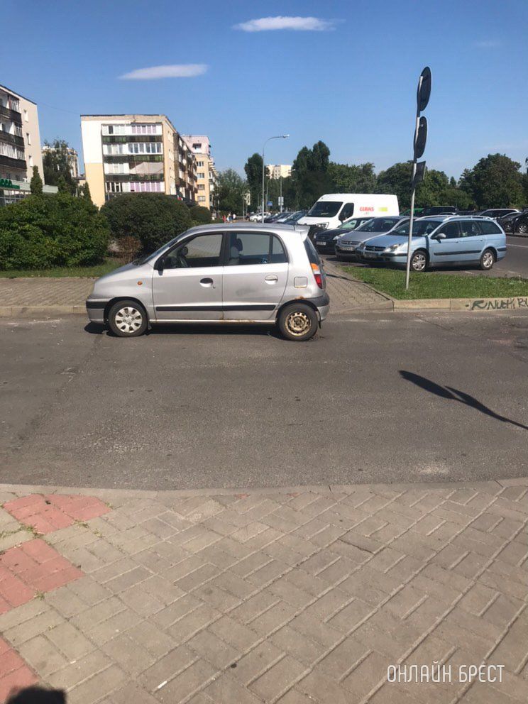 Читатель: Как вам такая парковка? Брест, Набережная