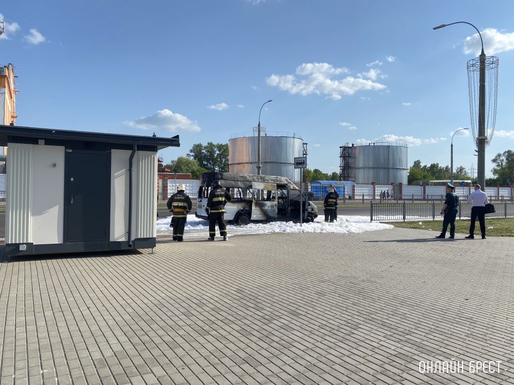 В Бресте возле ТЭЦ горела маршрутка