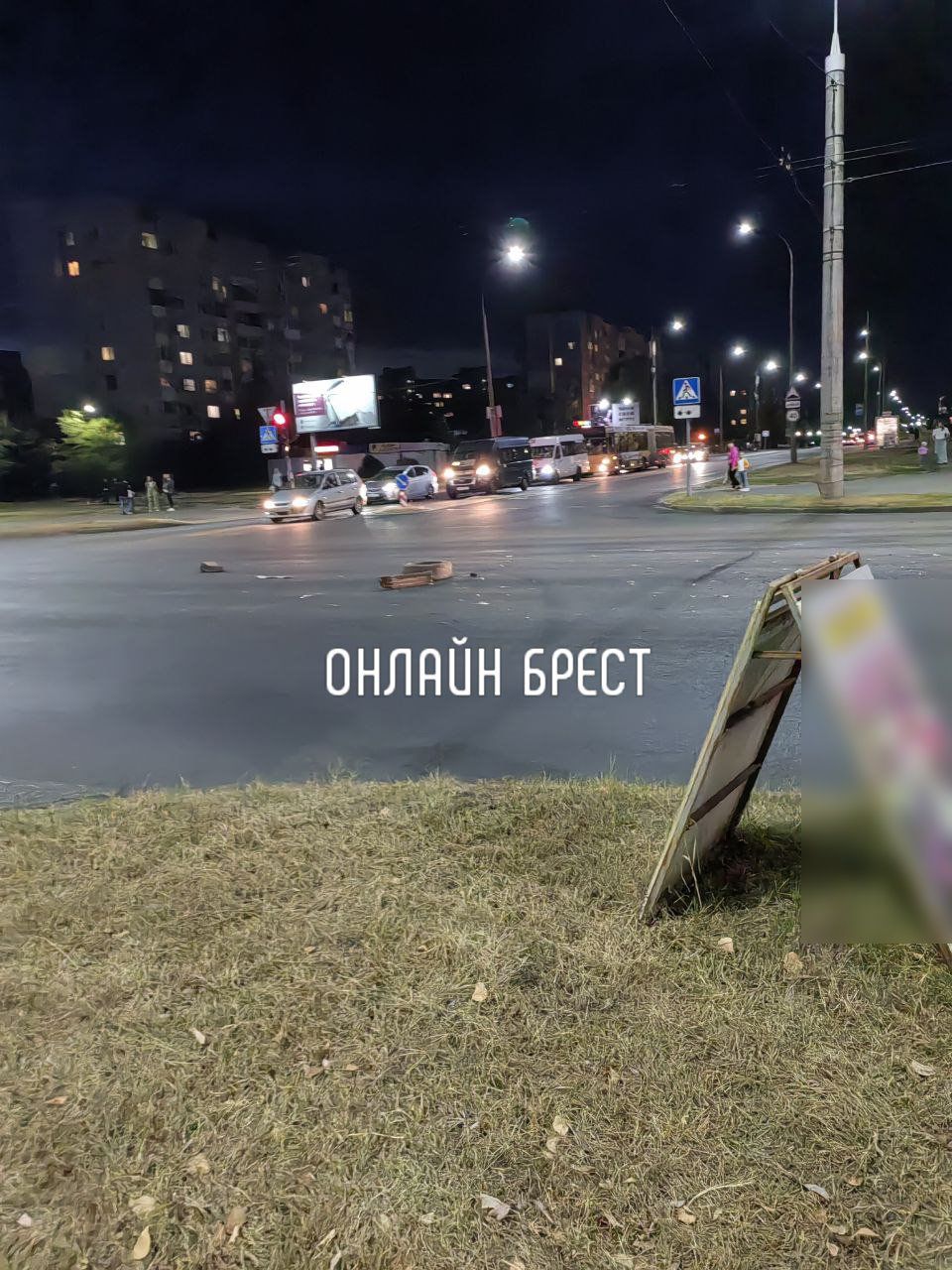 Читатель: ДТП произошло на Суворова в Бресте. Легковушке сильно досталось