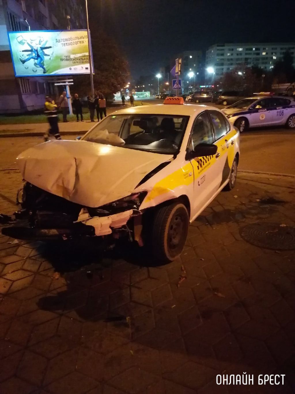 Читатель: Брест. Недалеко от старого автовокзала произошло ДТП с участием машин такси