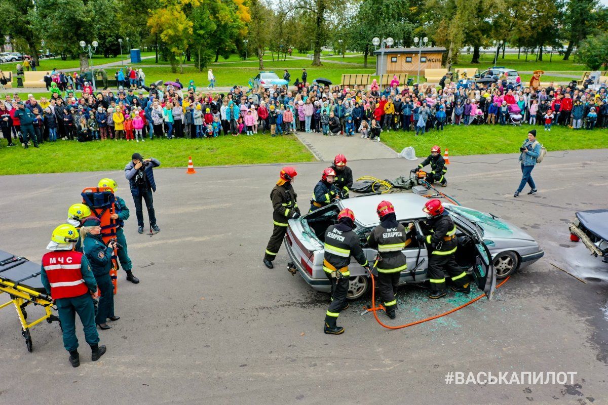 В Бресте спасатели устроили показательные выступления. Посмотрите видео