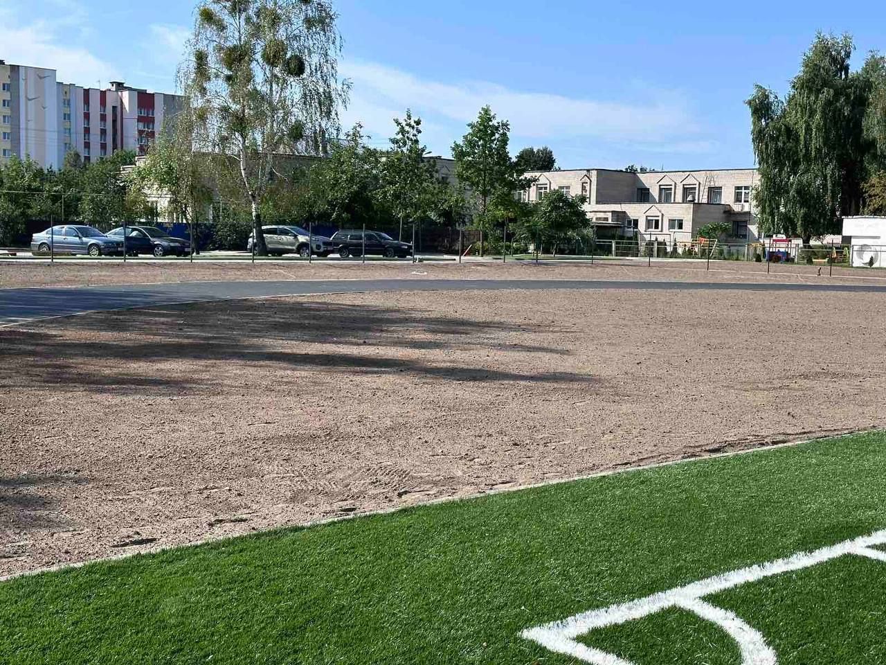 На стадии завершения подготовка стадиона и прилегающей территории в ГУО «Средняя школа №27 г.Бреста имени Героя Советского Союза И.П.Барсукова»