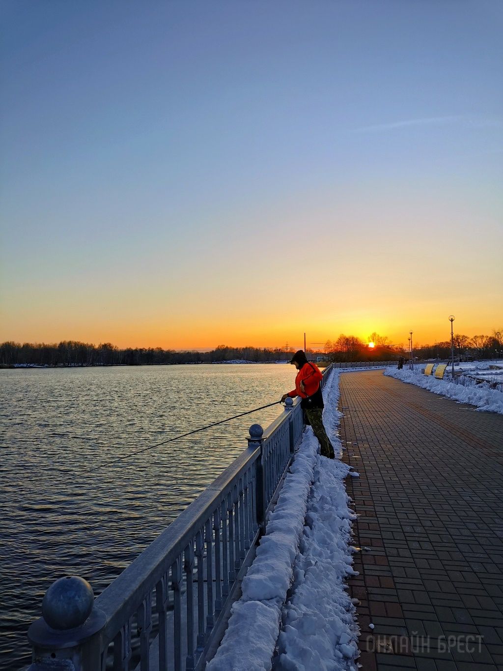 Читатель: Красиво! Набережная Бреста в апреле