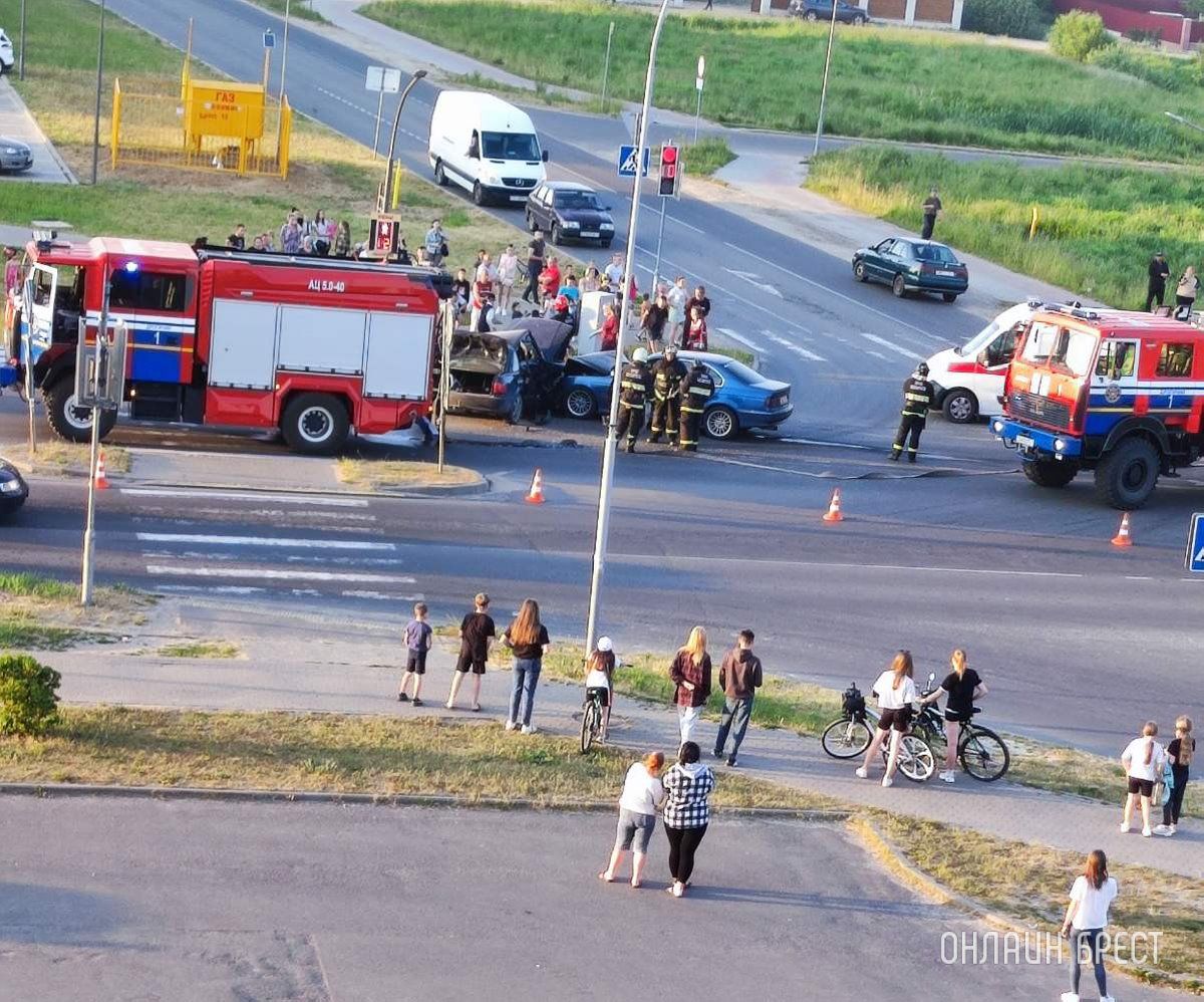 Очевидец: Брестская область. Сегодня в Дрогичине жестко столкнулись автомобили