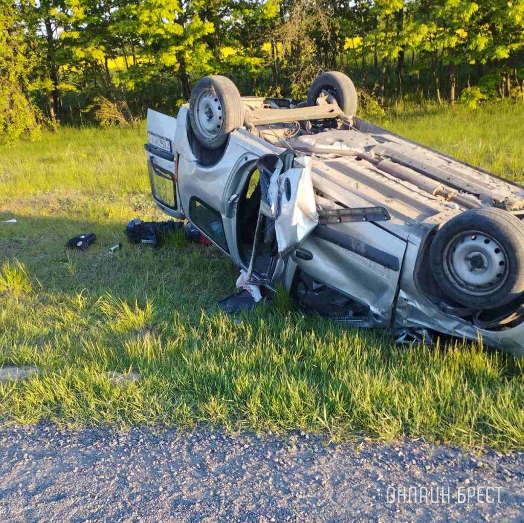 Очевидец: В Брестской области на трассе М10 перед д. Огово произошло серьезное ДТП