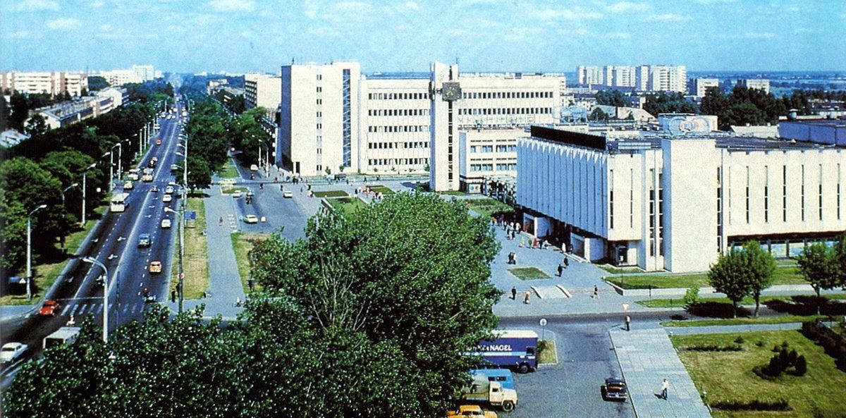 Брест, 1988 год. Вид с гостиницы Интурист на улицу Московская (сегодня проспект Машерова)