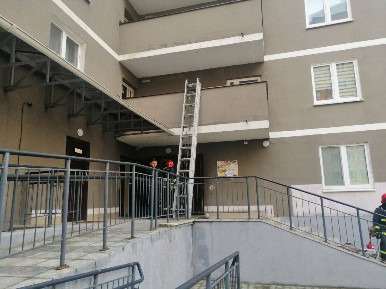 Сейчас в городе в жилом доме по улице Фомина, 12 проходят внеплановые учения подразделений МЧС