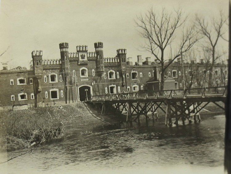 Холмские ворота Брестской крепости и мост через р. Мухавец 105 лет тому назад