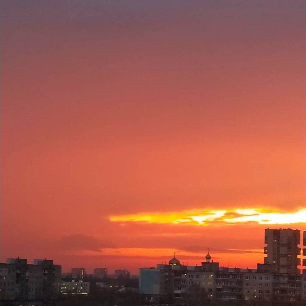 Вчера в Бресте был красивый закат. Делимся фотографиями, которые прислали читатели