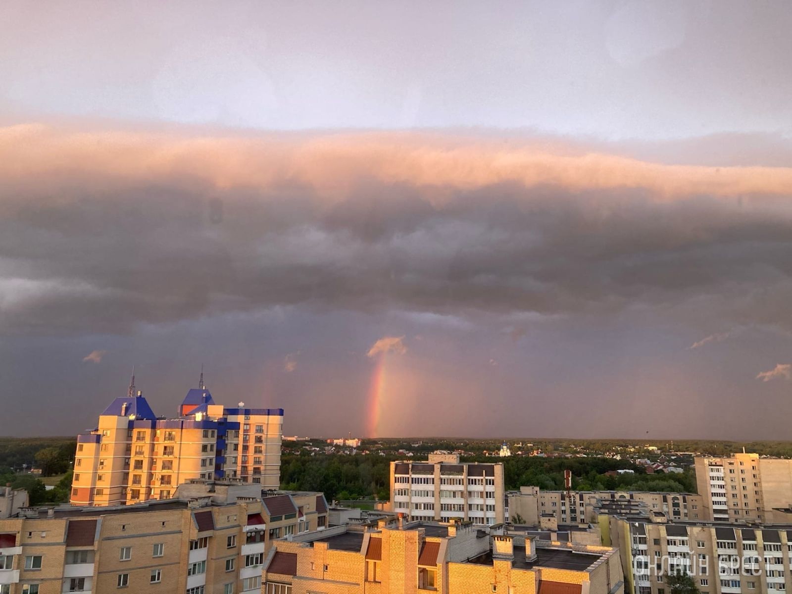 Вчерашнее небо над Брестом. Фотографии прислали читатели