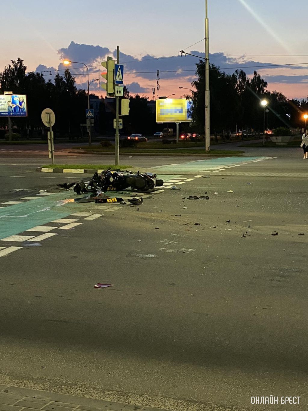 В Бресте на Московской произошло серьёзное ДТП с участием такси и мотоцикла