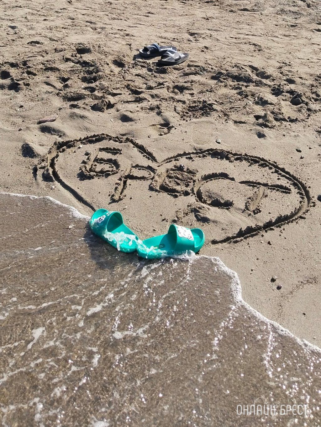 Читательница: Котапки на отдыхе :)) Привет Бресту из Бельдиби (Турция)