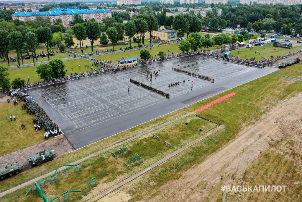 Сегодня в Бресте празднуют День ВДВ. Фото и видео
