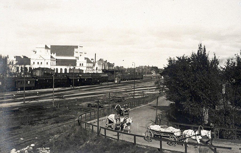 Как было раньше. Вид с моста на железнодорожный вокзал в Бресте
