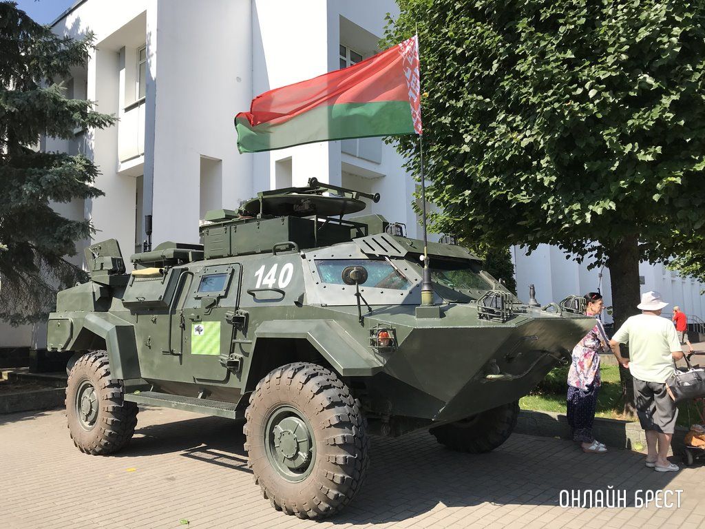 Читатель: Сегодня в Кобрине. Выставка военной техники