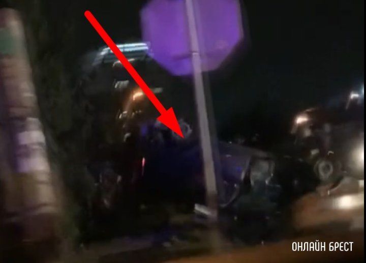 Читатель: В Бресте на Киевке произошло серьёзное ДТП. Один из автомобилей оказался на крыше