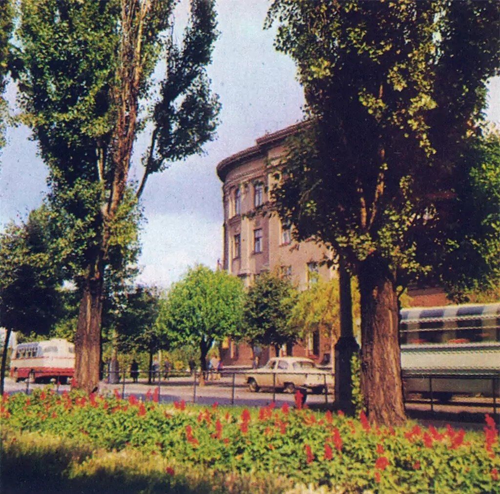 Вид на гостиницу «Буг» с улицы Ленина. Брест, 1966-68 гг.