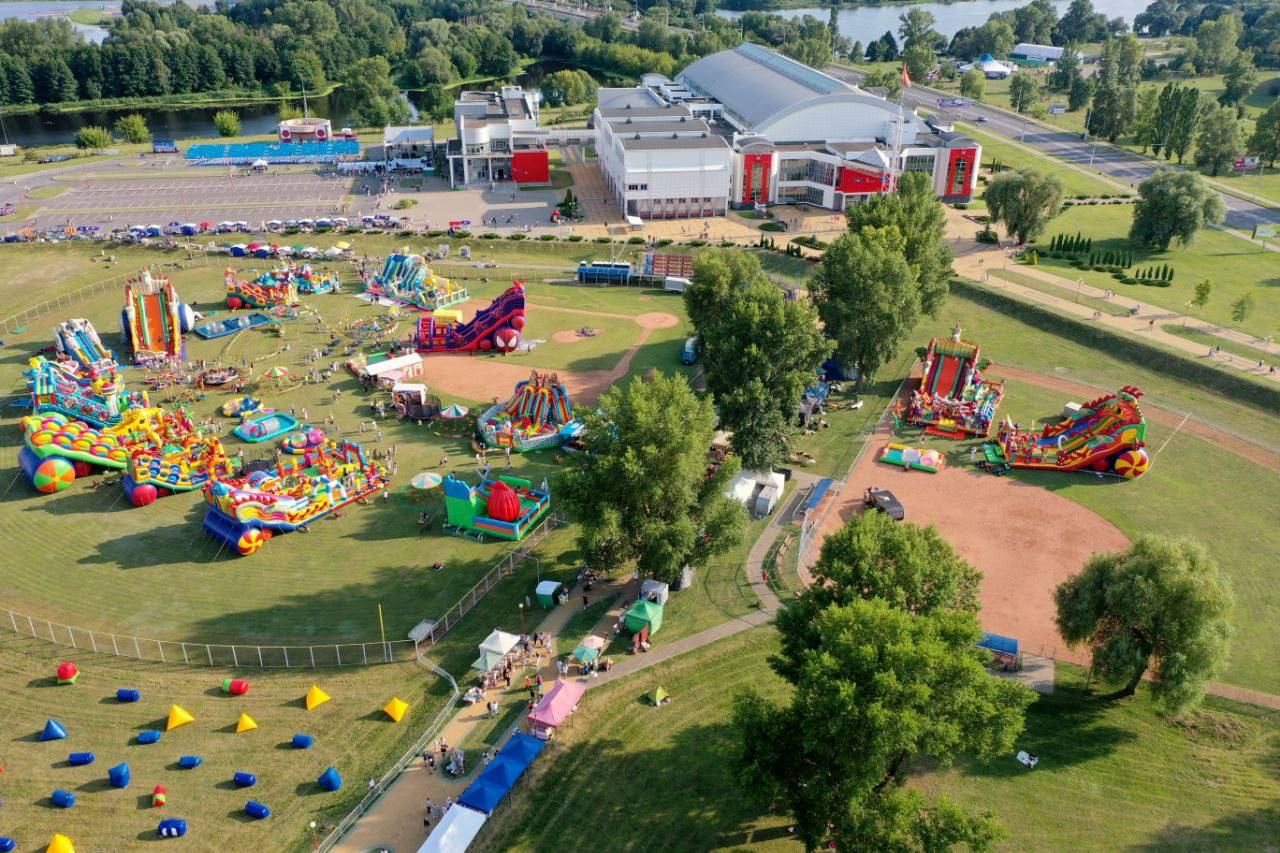 Площадка у Ледового дворца в Бресте с высоты