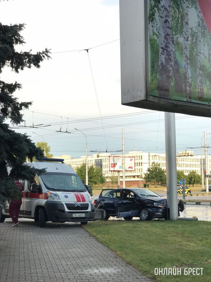 Фото с места ДТП на Востоке в Бресте