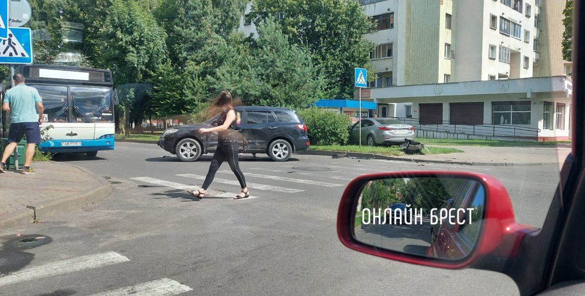 Читатель: В Бресте на перекрёстке улиц Пушкинская-Кирова столкнулись автомобили