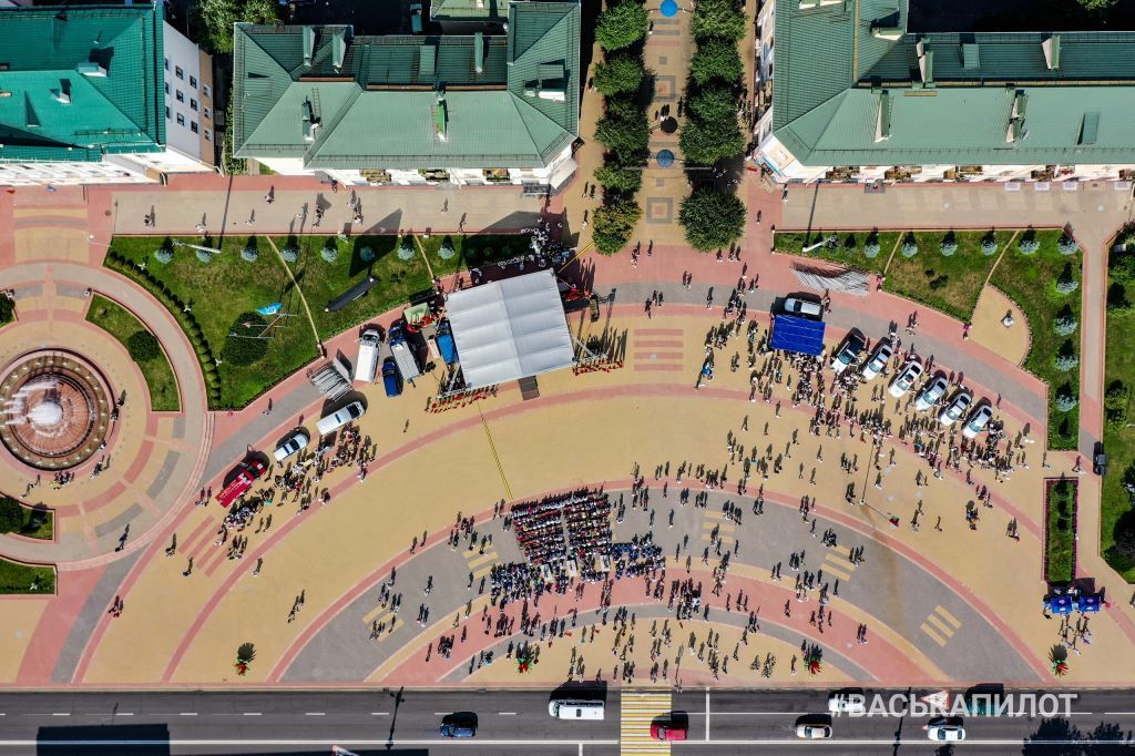 85-летие Госавтоинспекции. Прямо сейчас на пл. Ленина в Бресте