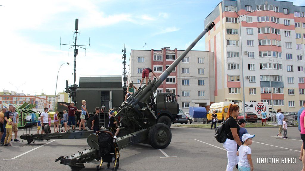 Читатель: Сегодня в Бресте на Махновича была выставка военной техники