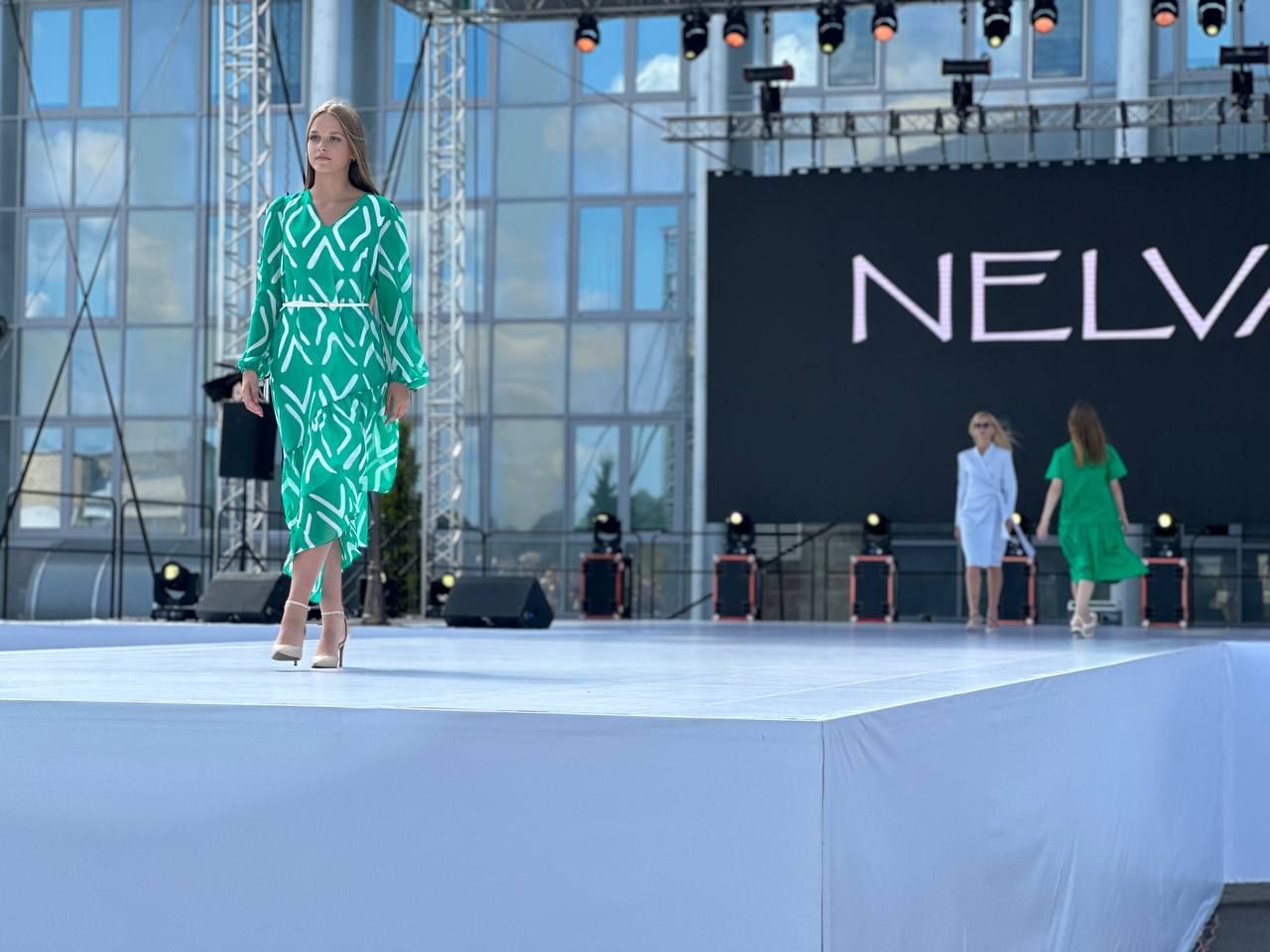 На площадке у Дворца водных видов спорта стартовал фестиваль моды и стиля «LookБуг»