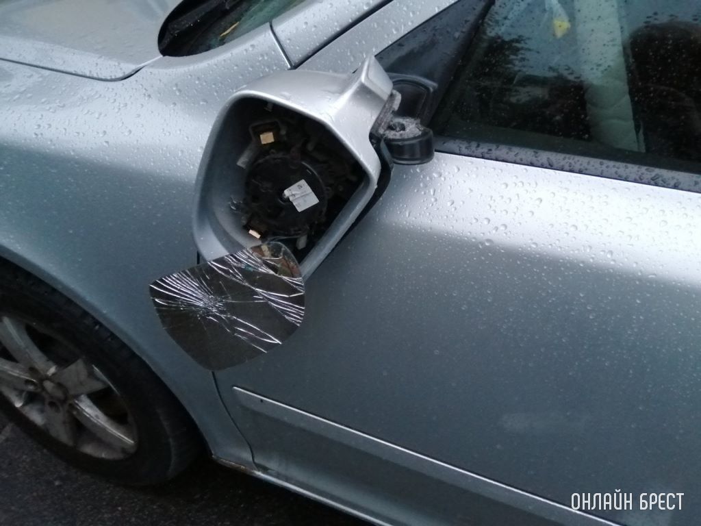 Неизвестный человек подбил машину и скрылся с места ДТП