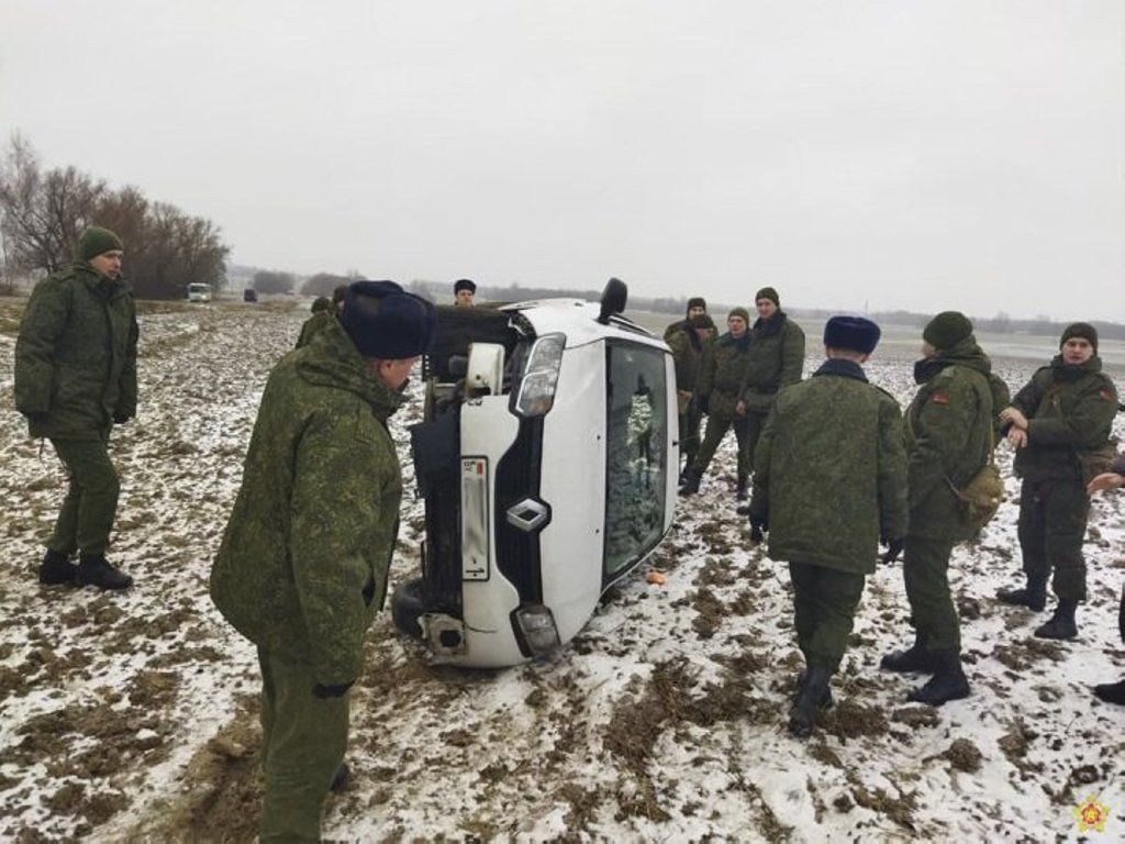 Военнослужащие 115-го зенитного ракетного полка оказали помощь женщине, пострадавшей в дорожно-транспортном происшествии