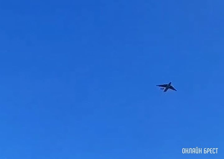 Несколько самолётов сегодня пролетели над Брестом