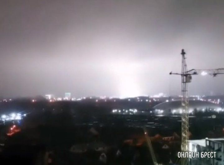 Читатель: Что это было? Видео снято в Бресте в четверг (4 утра)