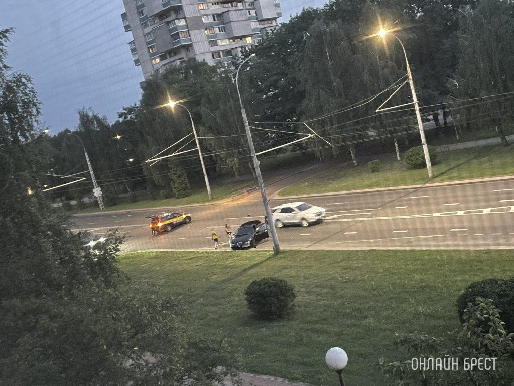 Читатель: Сегодняшние ДТП в Бресте с участием такси