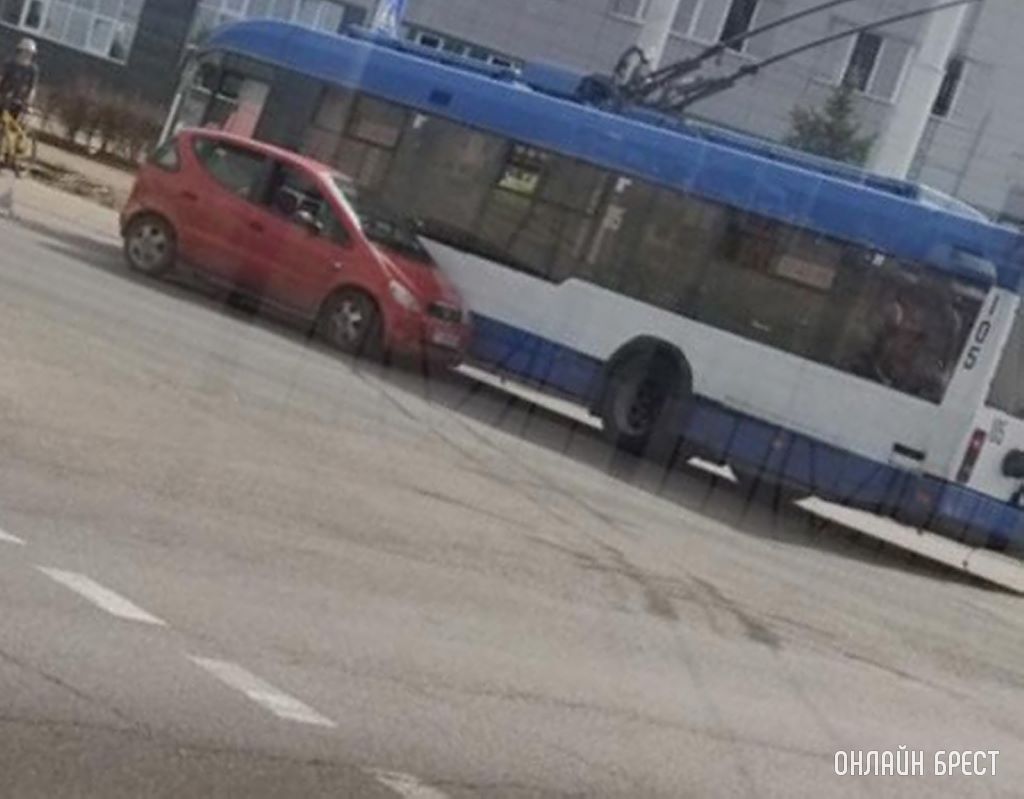 Сегодня в Бресте автобус и троллейбус попали в ДТП