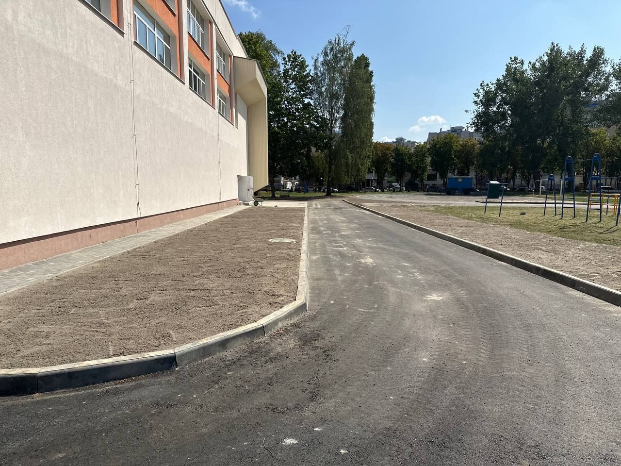 Благоустроенная территория ГУО «Средняя школа №9 г.Бреста имени А.Ф.Наганова»