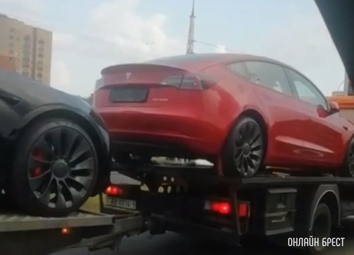 Кто-то привёз в Брест несколько автомобилей марки Tesla