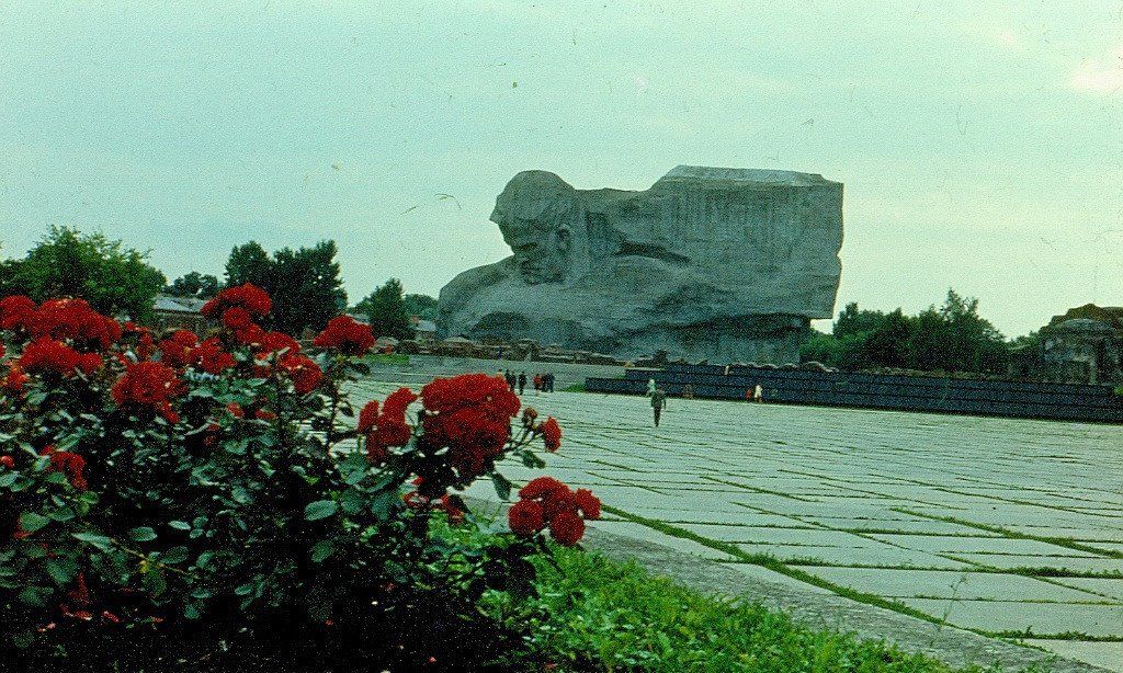 Когда-то Брестская крепость утопала в розах