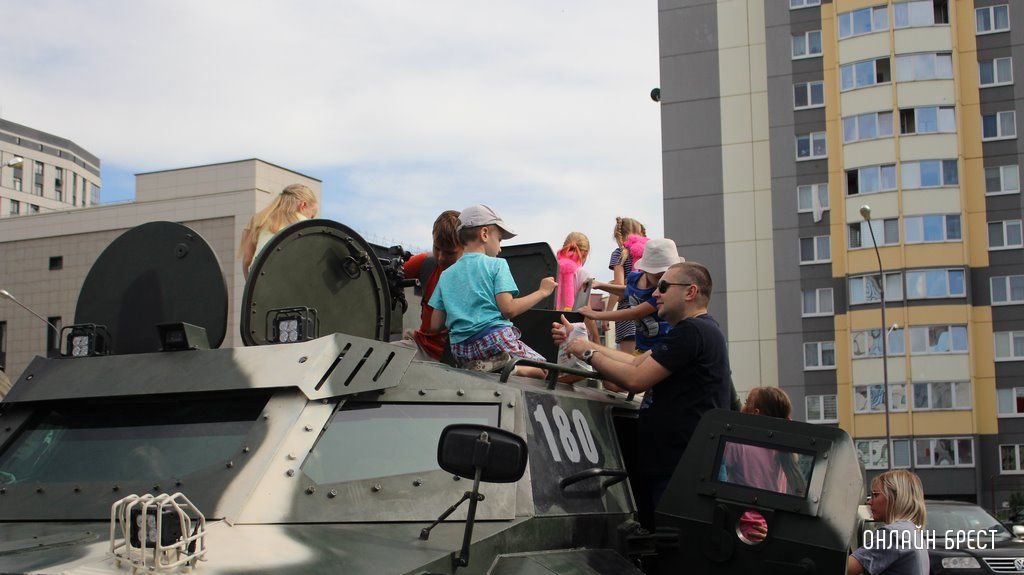 Читатель: Сегодня в Бресте на Махновича была выставка военной техники