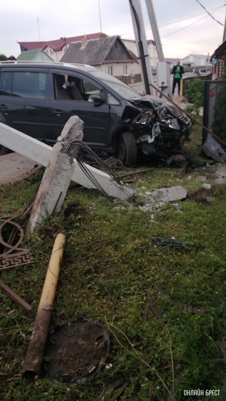В Берёзе водитель попал в серьёзное ДТП