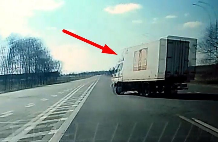Под Брестом едва не случилось жесткое ДТП. Смотрите видео, как всё было