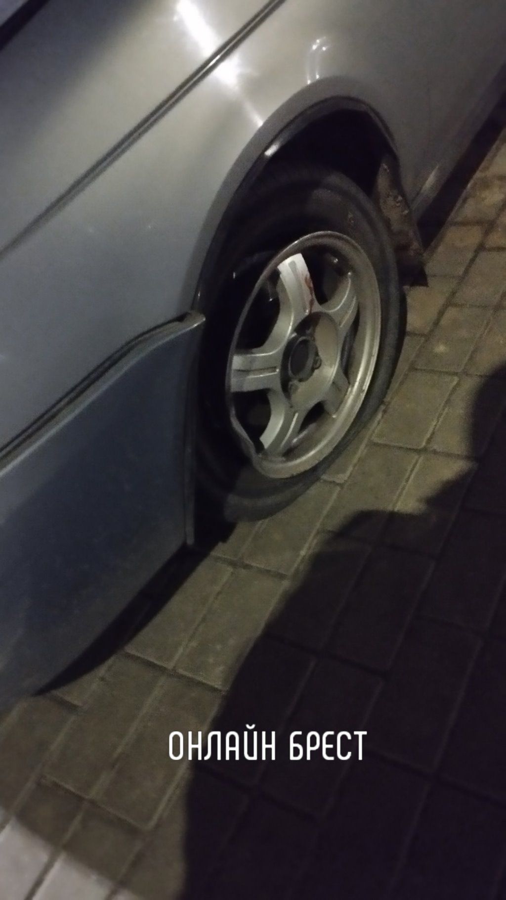 Очевидец:  ДТП на ул.Екельчика в Бресте. Снесён дорожный знак на кольце