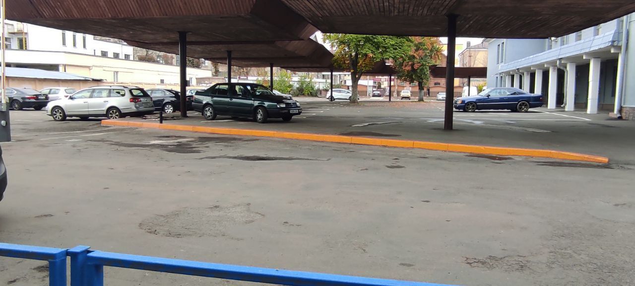 Стоянка за старым автовокзалом в Бресте стала платной