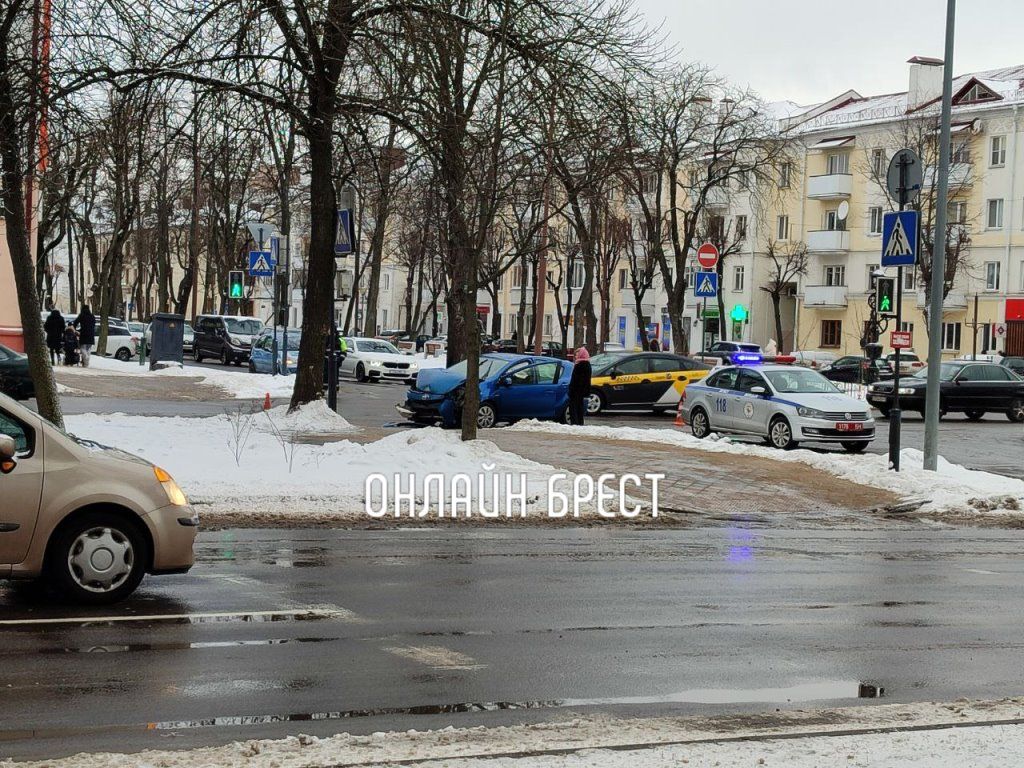 Читатель: Прямо сейчас. ДТП в Бресте на пересечении Гоголя и Бульвара Космонавтов