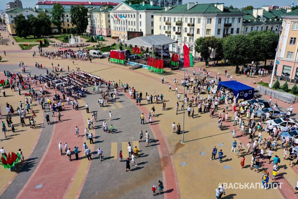 85-летие Госавтоинспекции. Прямо сейчас на пл. Ленина в Бресте