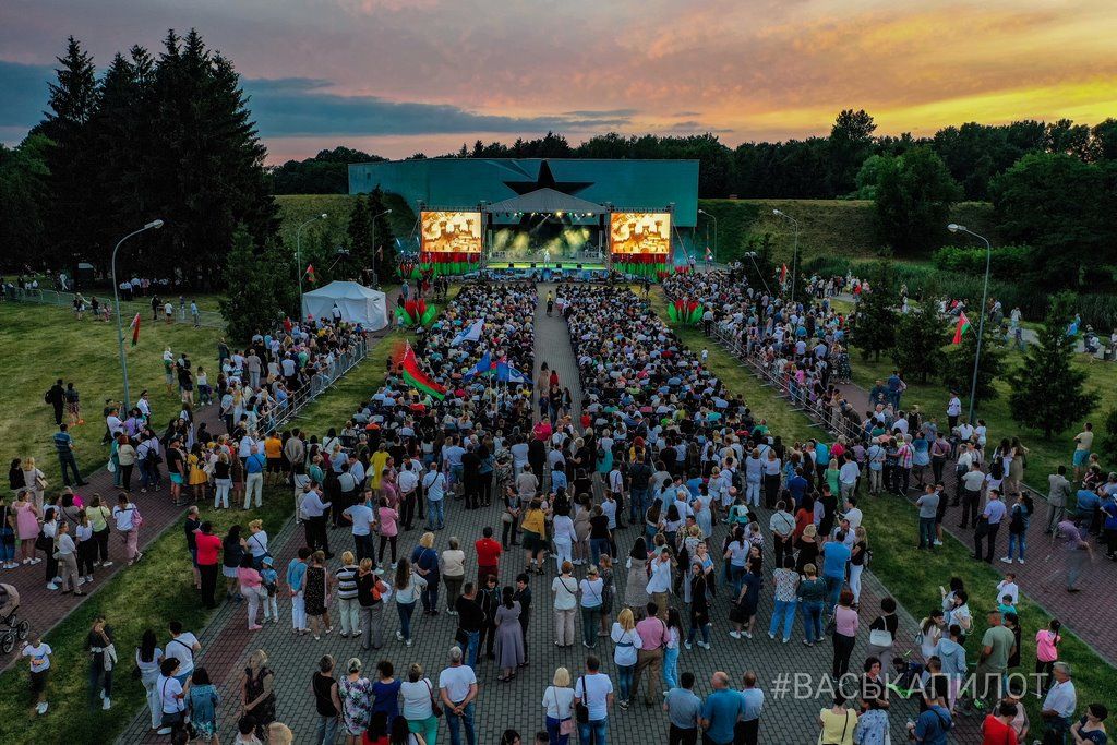 Сейчас в Брестской крепости