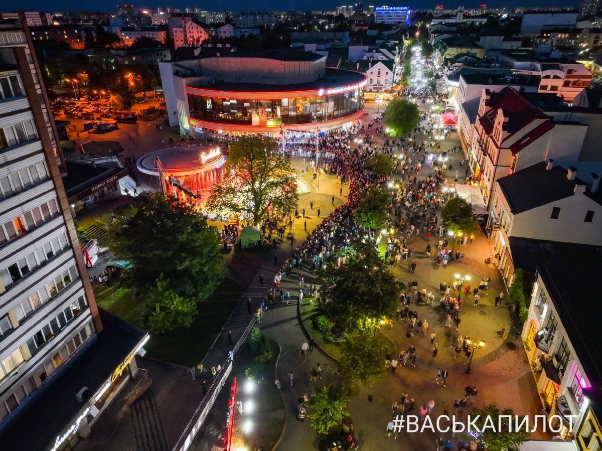 Было много людей! Так выглядела сегодня улица Советская в Бресте