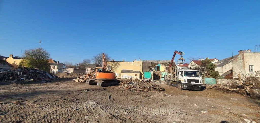 В Бресте на 17 Сентября сносят старые дома