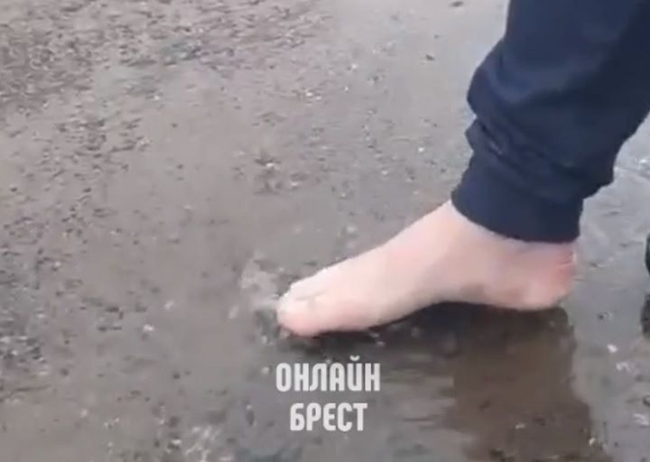 Идёт дождь и как всегда КНСКа не справляется. Брест, ул. Колосовская